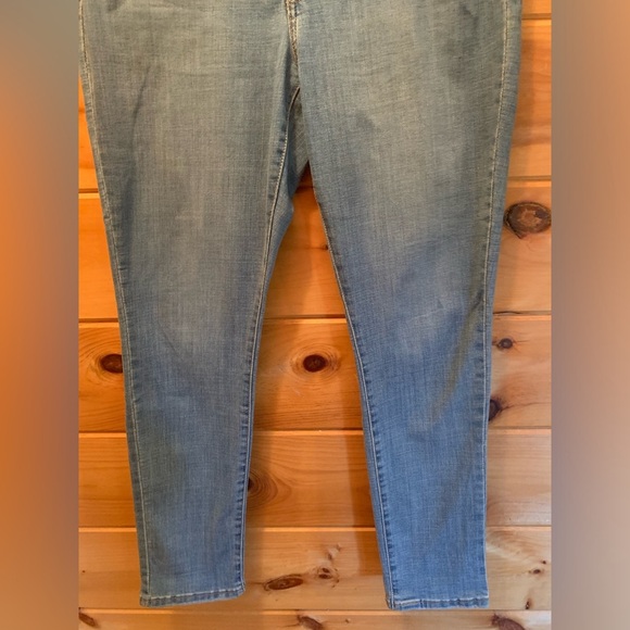 Women’s Levi’s 312 Shaping Size 33/30 Skinny - Picture 3 of 11